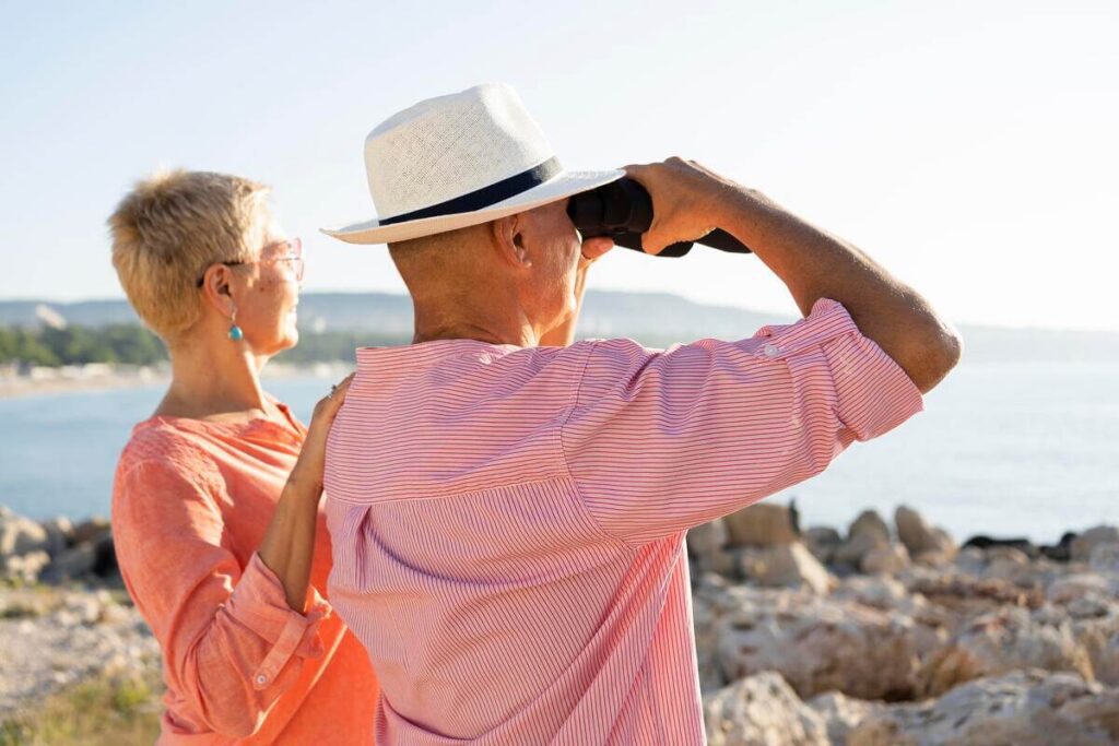 The current image has no alternative text. The file name is: couple-retirees.jpg